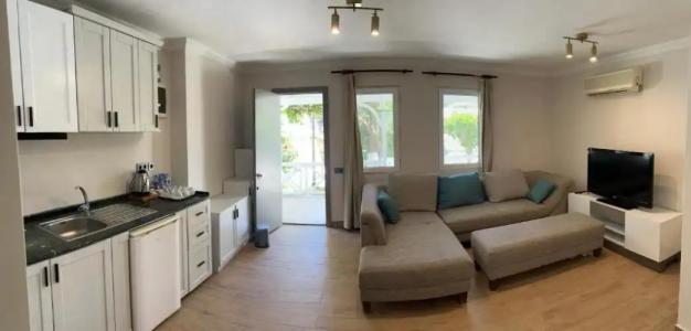 Moonshine & Suites - 129