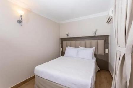 Moonshine & Suites - 99