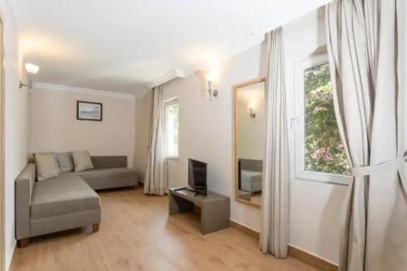 Moonshine & Suites - 104