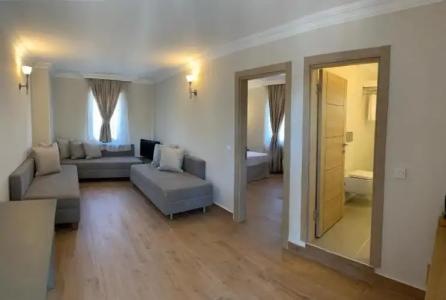 Moonshine & Suites - 103