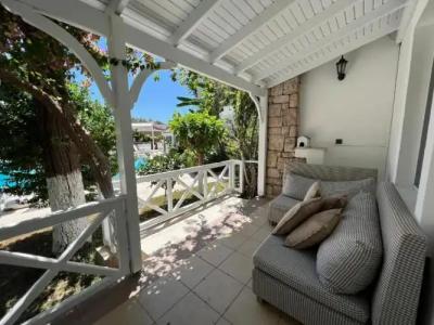 Moonshine & Suites - 125