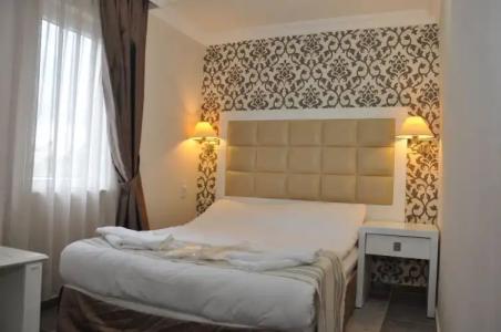 Moonshine & Suites - 93