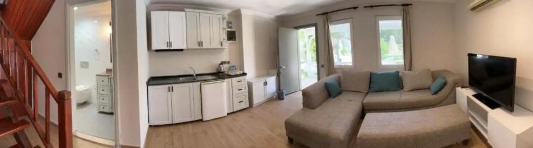 Moonshine & Suites - 131