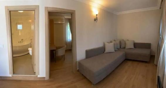 Moonshine & Suites - 109