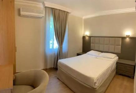 Moonshine & Suites - 102