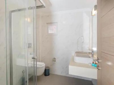 Moonshine & Suites - 100