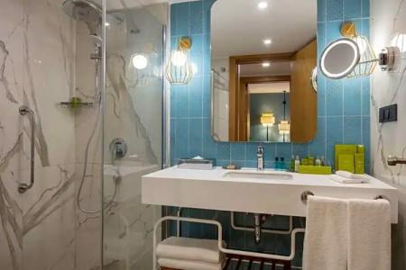 DoubleTree by Hilton Bodrum Marina Vista - 61