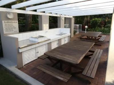 Oscar On Main Beach Resort - 32