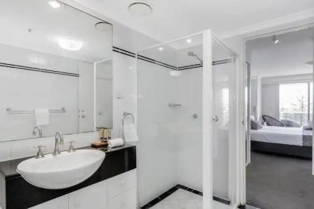 Oscar On Main Beach Resort - 86