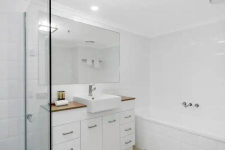 Oscar On Main Beach Resort - 137