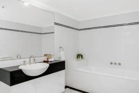 Oscar On Main Beach Resort - 195