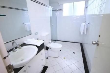 Oscar On Main Beach Resort - 200