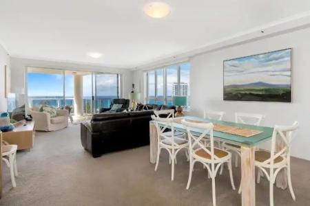 Oscar On Main Beach Resort - 202