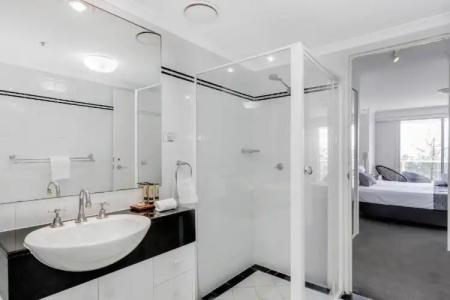 Oscar On Main Beach Resort - 182