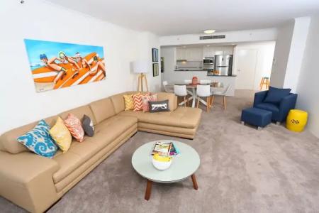 Oscar On Main Beach Resort - 11