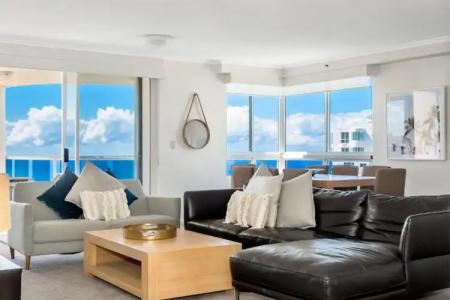 Oscar On Main Beach Resort - 241