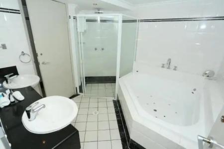 Oscar On Main Beach Resort - 250