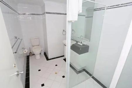 Oscar On Main Beach Resort - 39