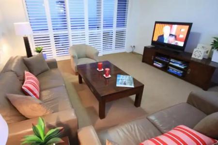 Oscar On Main Beach Resort - 12