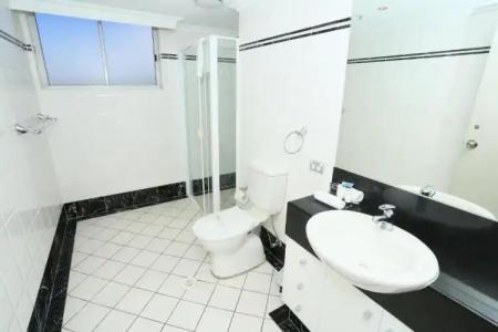 Oscar On Main Beach Resort - 251