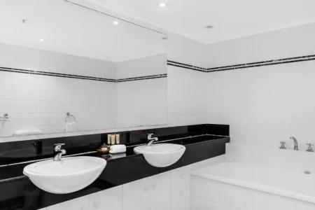 Oscar On Main Beach Resort - 217