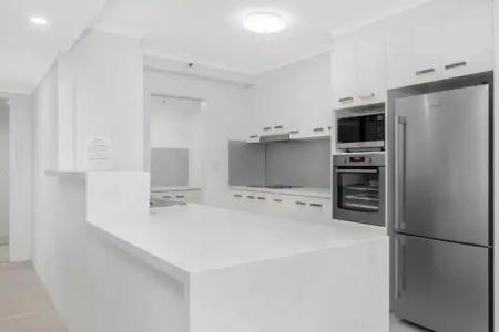 Oscar On Main Beach Resort - 180