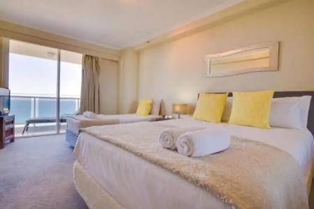 Oscar On Main Beach Resort - 225