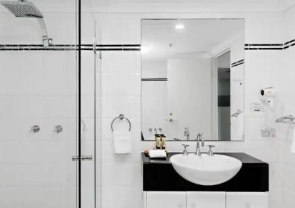 Oscar On Main Beach Resort - 160