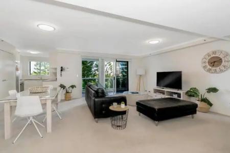 Oscar On Main Beach Resort - 136