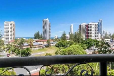 Palazzo Colonnades - 180