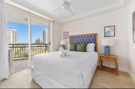 Palazzo Colonnades - 182