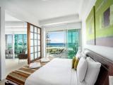 3 Bedrooms Apartment with balcony and beachfront