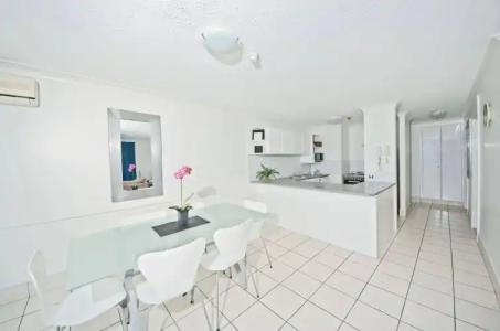 Burleigh Beach Tower - 21