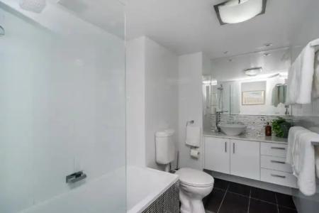 Burleigh Beach Tower - 34