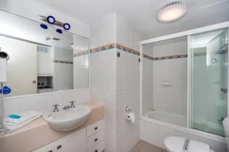 Burleigh Beach Tower - 64