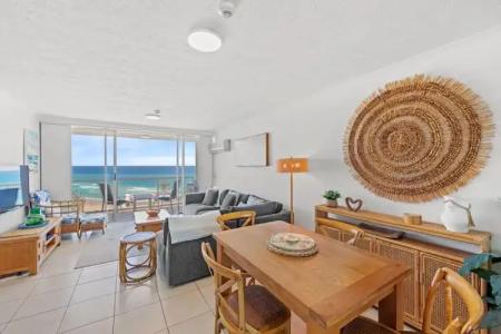 Burleigh Beach Tower - 136