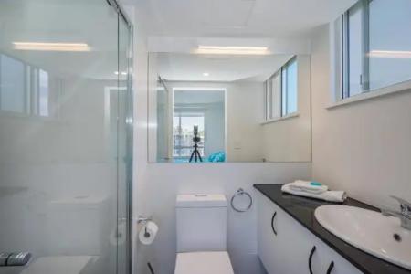 Burleigh Beach Tower - 95