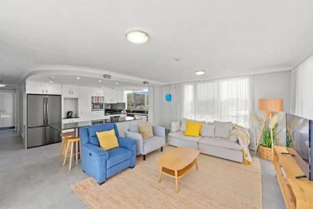 Burleigh Beach Tower - 130