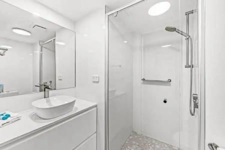 Burleigh Beach Tower - 143