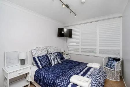 Burleigh Beach Tower - 32