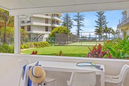 Burleigh Beach Tower - 35