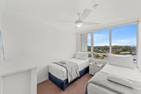 Burleigh Beach Tower - 122