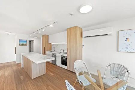 Burleigh Beach Tower - 169