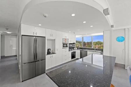 Burleigh Beach Tower - 125