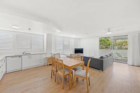 Burleigh Beach Tower - 40