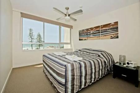 Burleigh Beach Tower - 2