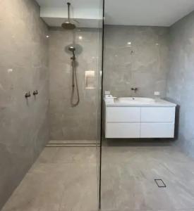 Burleigh Beach Tower - 202