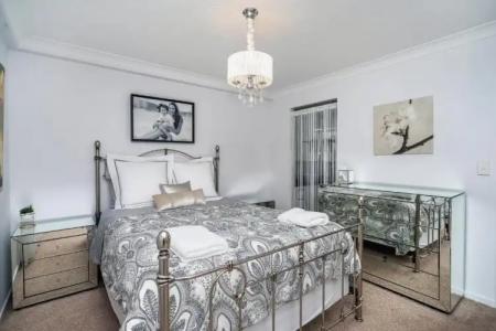 Burleigh Beach Tower - 31