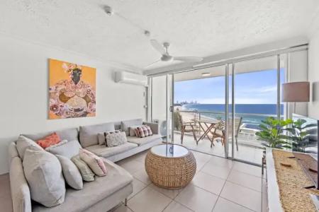 Burleigh Beach Tower - 135