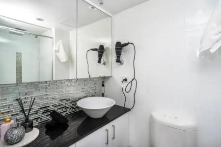 Burleigh Beach Tower - 33